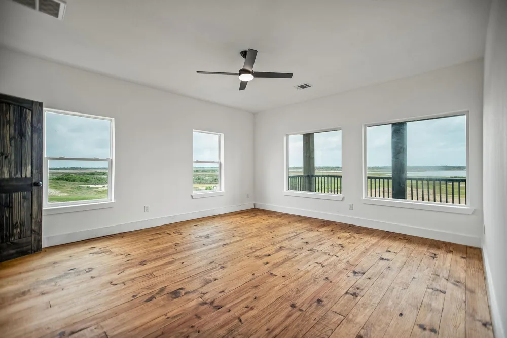 809 W Taylor Avenue Port O Connor, TX 77982