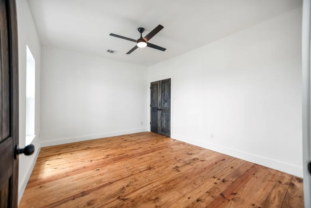 809 W Taylor Avenue Port O Connor, TX 77982