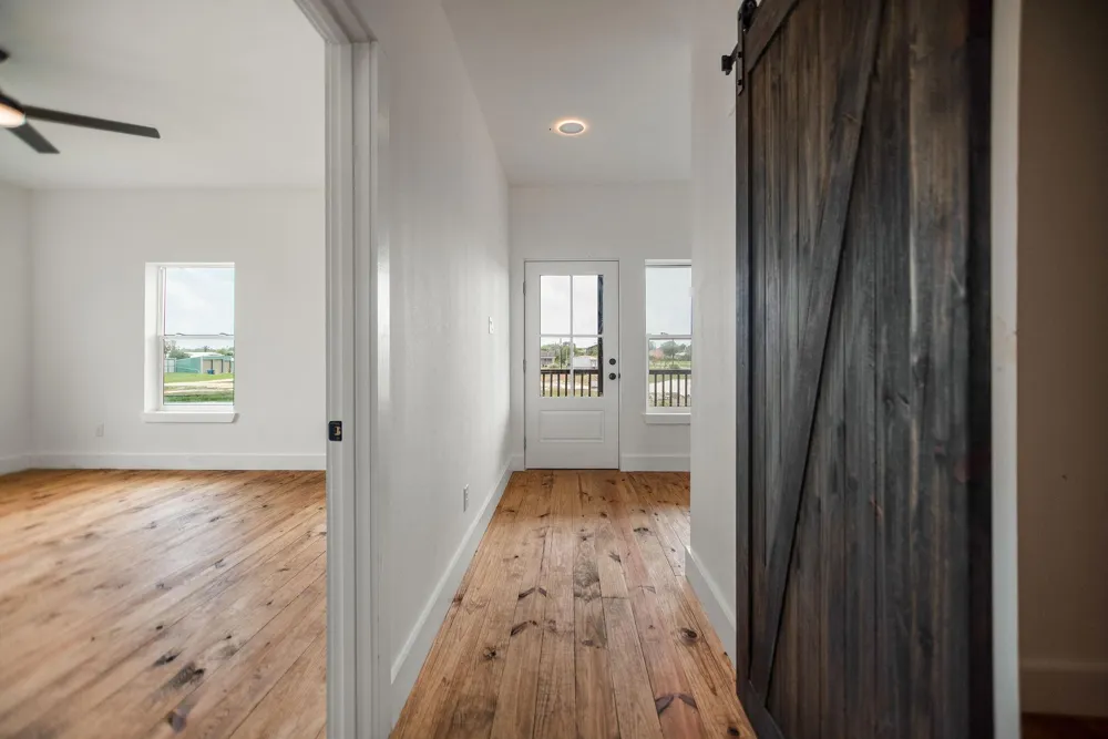 809 W Taylor Avenue Port O Connor, TX 77982