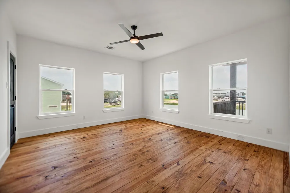 809 W Taylor Avenue Port O Connor, TX 77982