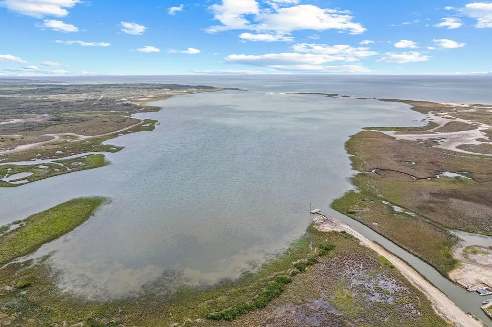 809 W Taylor Avenue Port O Connor, TX 77982
