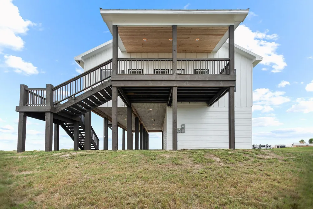 809 W Taylor Avenue Port O Connor, TX 77982