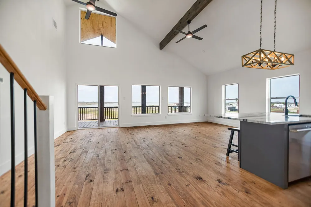 809 W Taylor Avenue Port O Connor, TX 77982