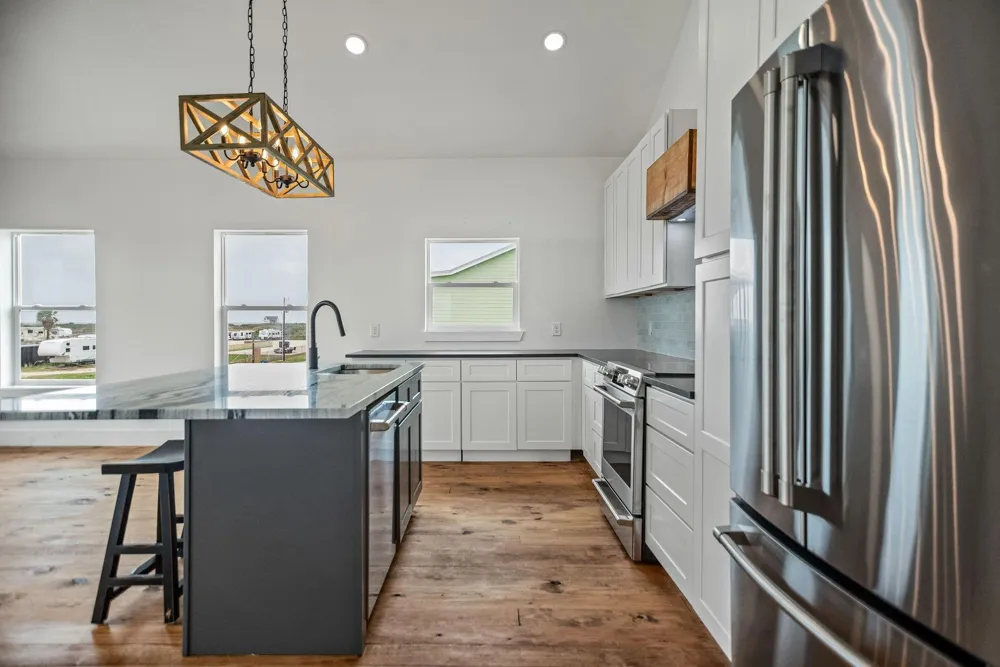 809 W Taylor Avenue Port O Connor, TX 77982