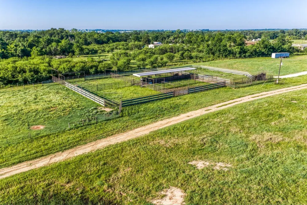20755 Holle Lane Washington, TX 77880