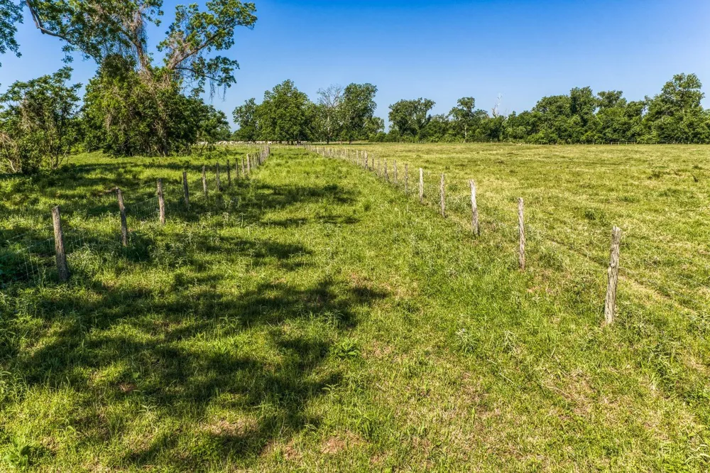 20755 Holle Lane Washington, TX 77880