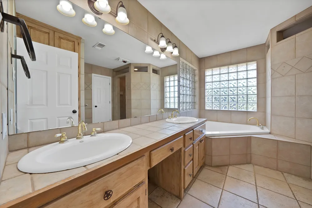 1815 Newport Road Weatherford, TX 76086