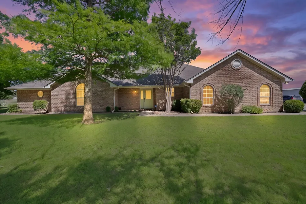 1815 Newport Road Weatherford, TX 76086