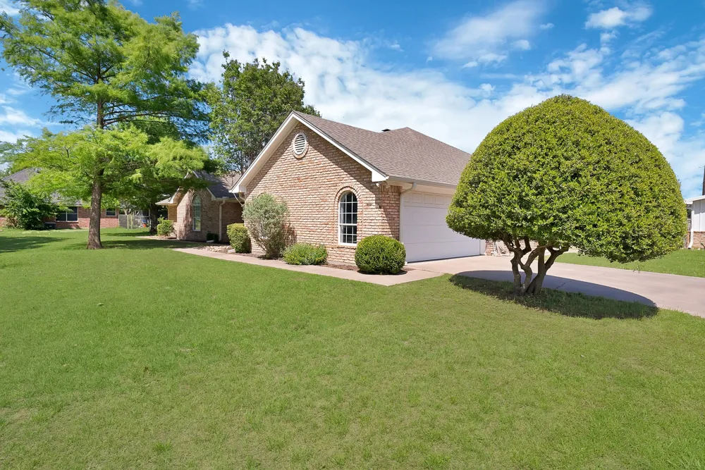 1815 Newport Road Weatherford, TX 76086