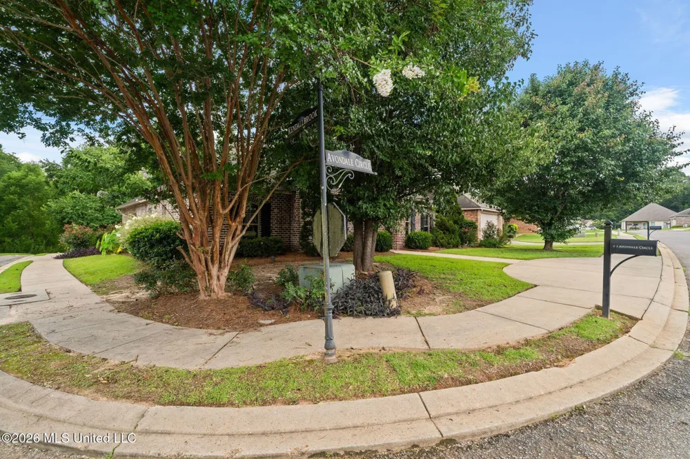 88 Avondale Circle Hattiesburg, MS 39402