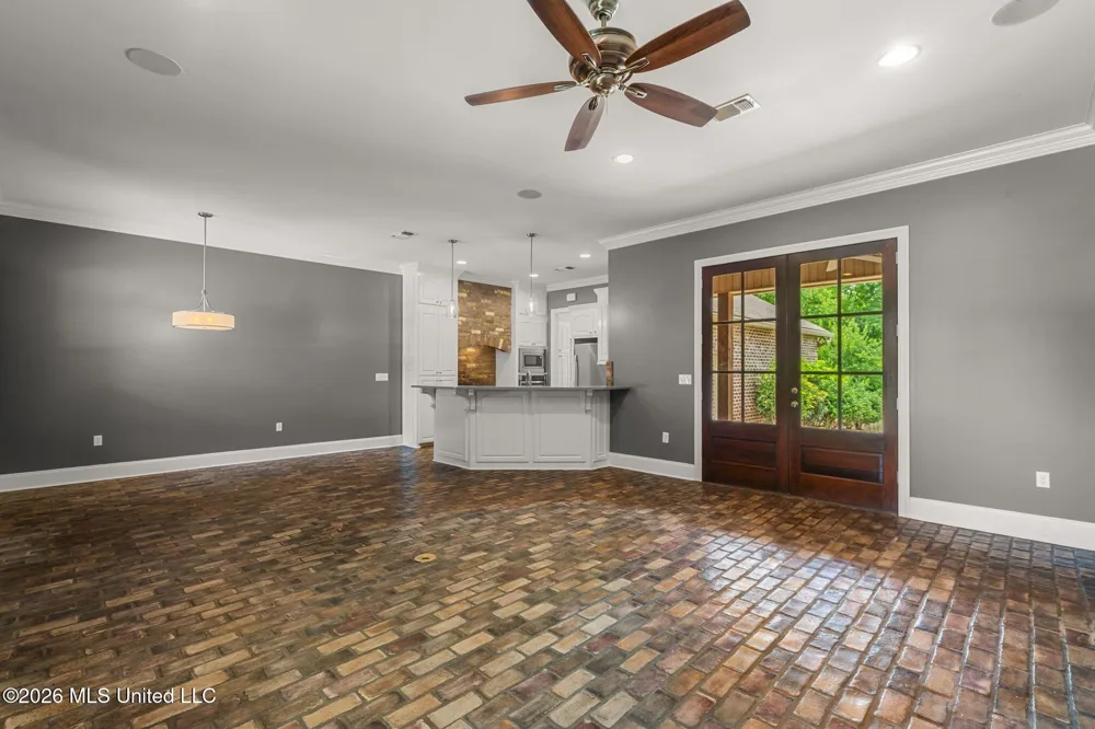 88 Avondale Circle Hattiesburg, MS 39402