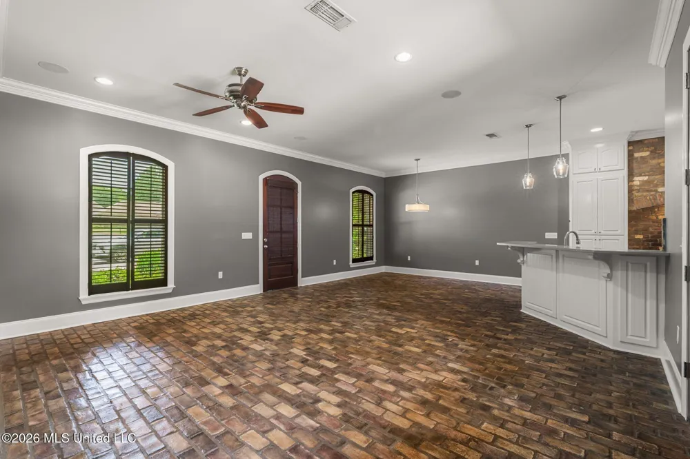 88 Avondale Circle Hattiesburg, MS 39402
