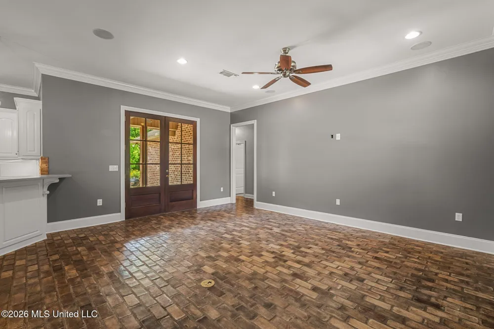 88 Avondale Circle Hattiesburg, MS 39402