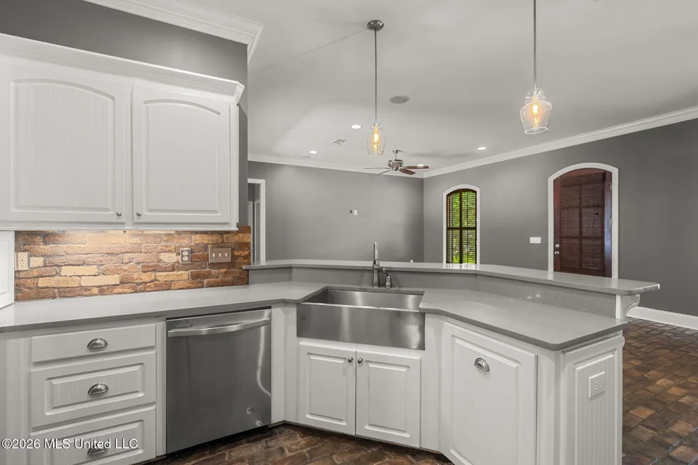 88 Avondale Circle Hattiesburg, MS 39402