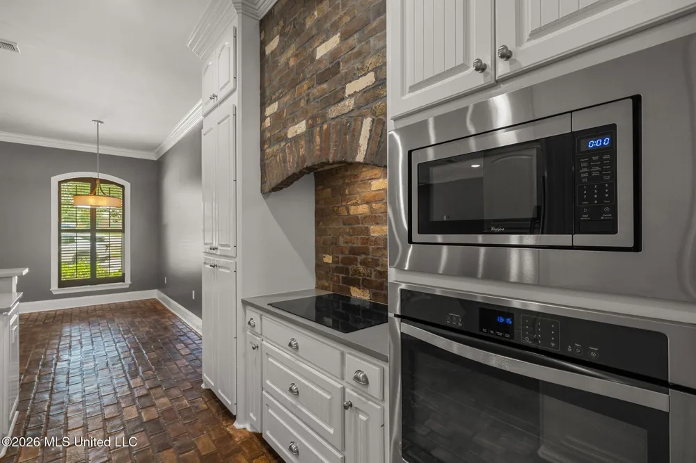 88 Avondale Circle Hattiesburg, MS 39402