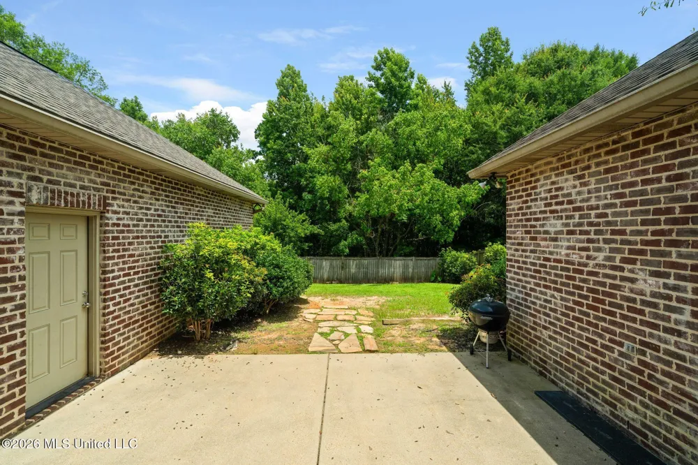 88 Avondale Circle Hattiesburg, MS 39402