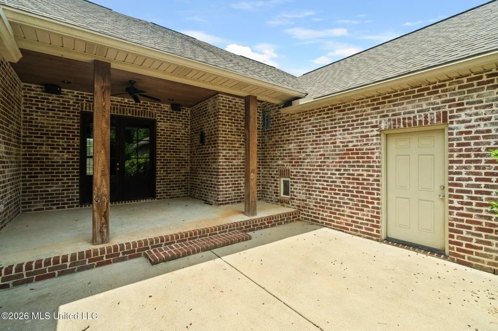 88 Avondale Circle Hattiesburg, MS 39402