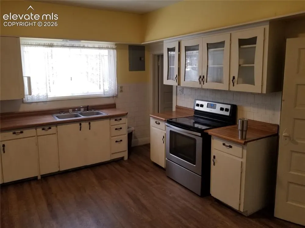2423 E St Vrain Street Colorado Springs, CO 80909