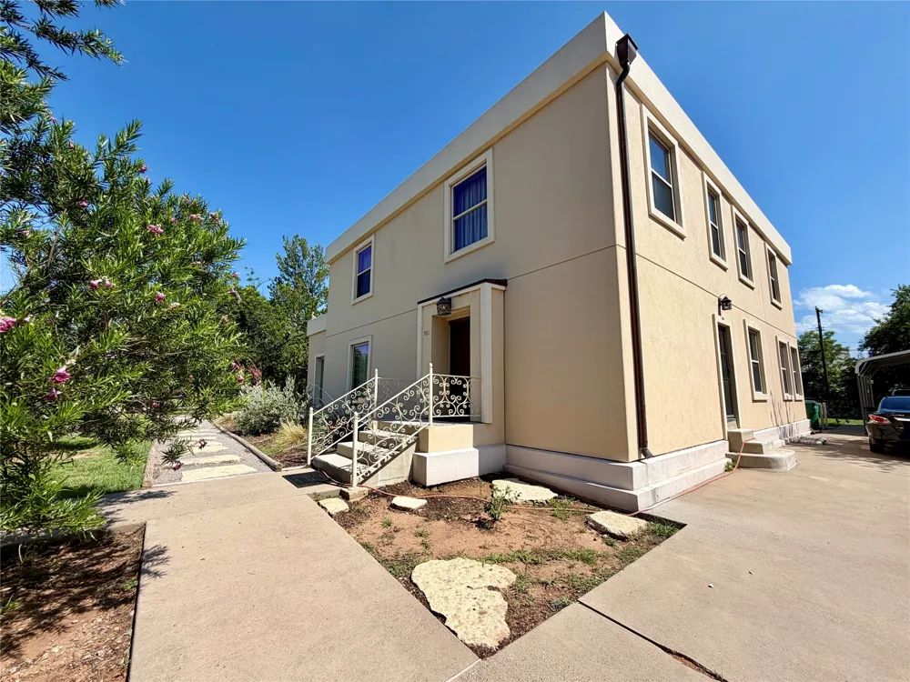 901 W Third Street Quanah, TX 79252