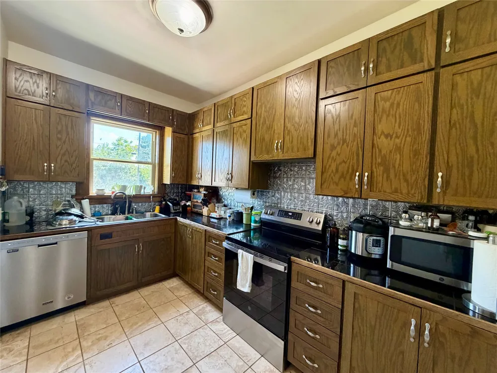 901 W Third Street Quanah, TX 79252