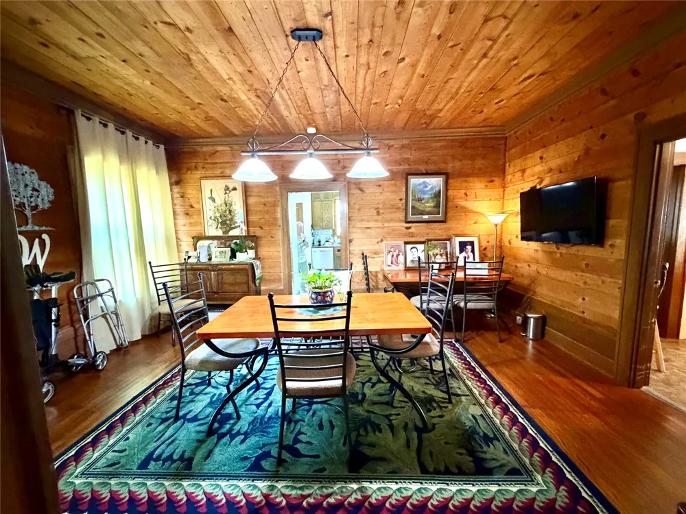 901 W Third Street Quanah, TX 79252