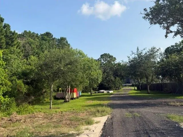 2884 Broadway Street Dickinson, TX 77539