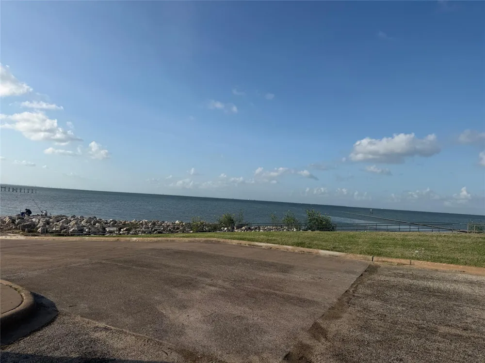 2884 Broadway Street Dickinson, TX 77539
