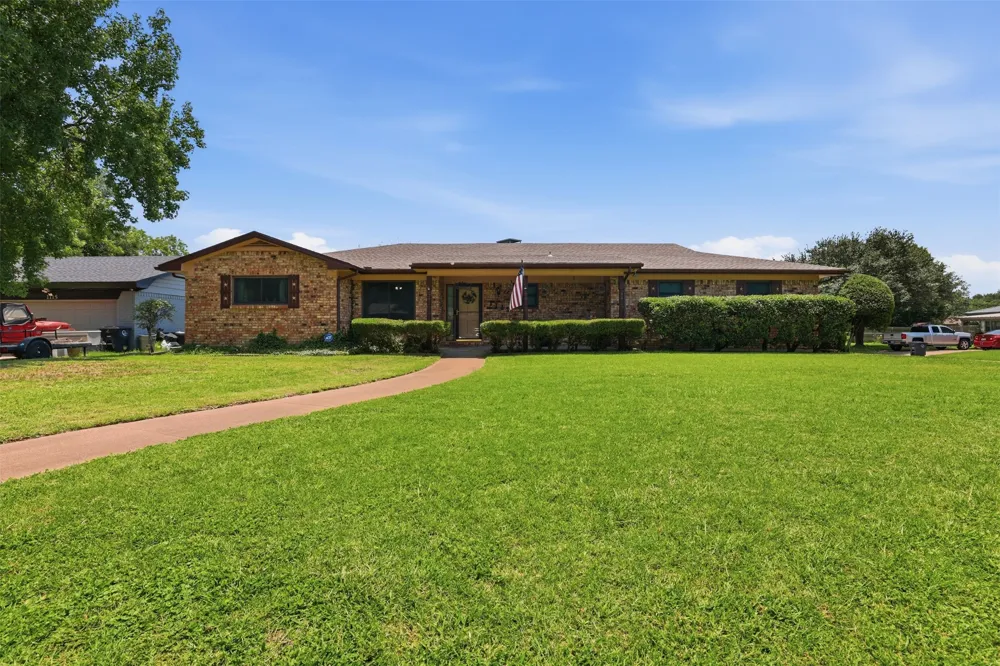1117 Sheridan Lane Cleburne, TX 76033