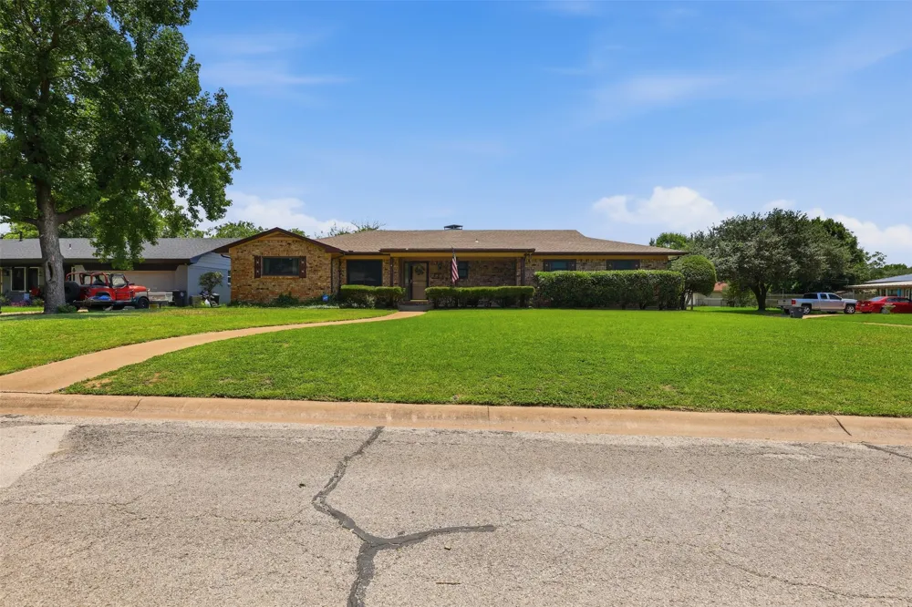 1117 Sheridan Lane Cleburne, TX 76033