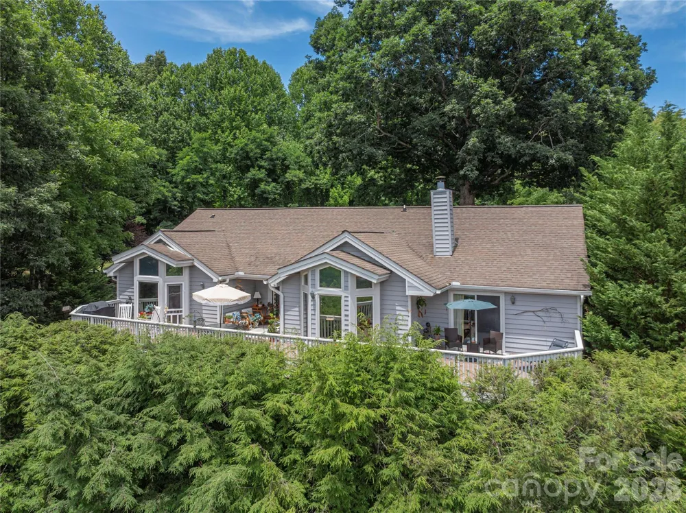 94 Oakcrest Lane Waynesville, NC 28786