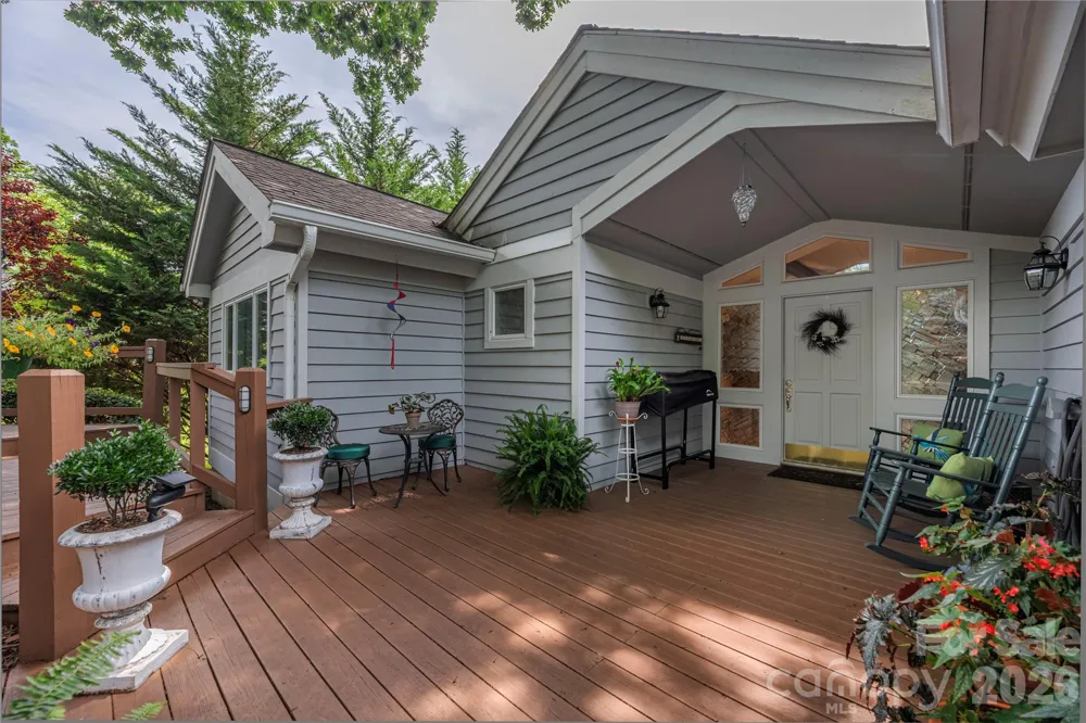 94 Oakcrest Lane Waynesville, NC 28786