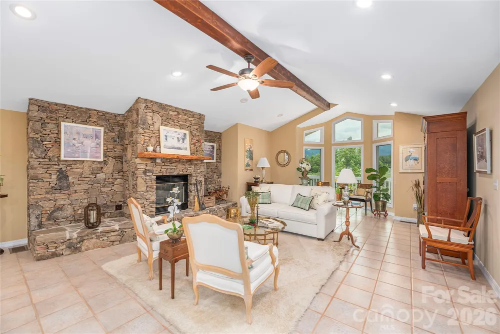 94 Oakcrest Lane Waynesville, NC 28786