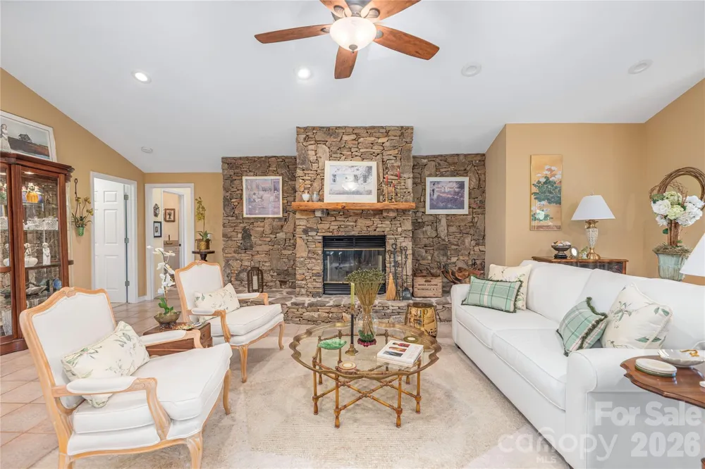 94 Oakcrest Lane Waynesville, NC 28786