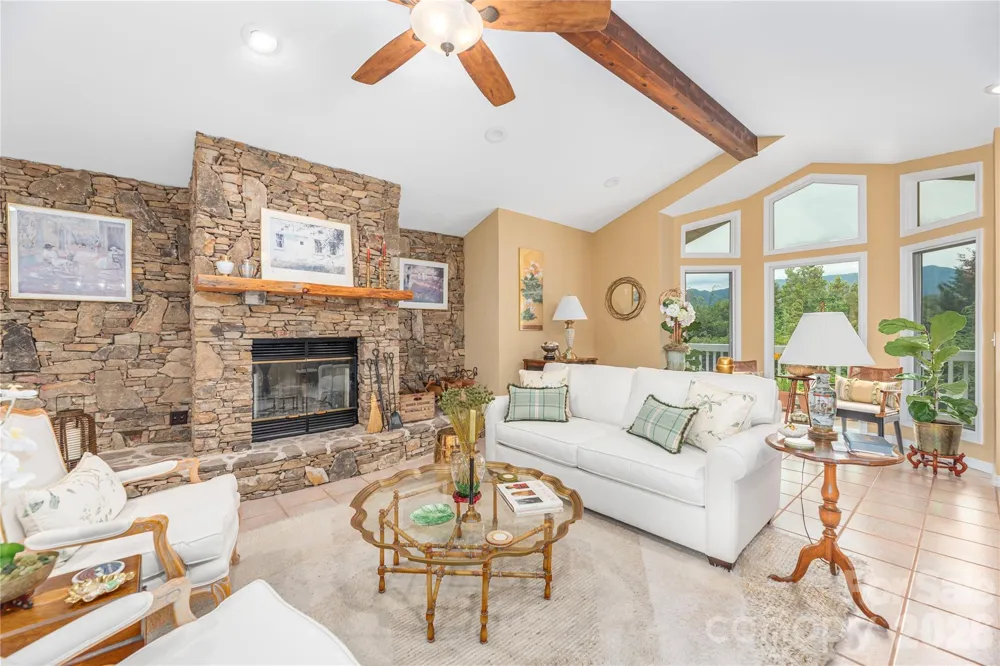 94 Oakcrest Lane Waynesville, NC 28786
