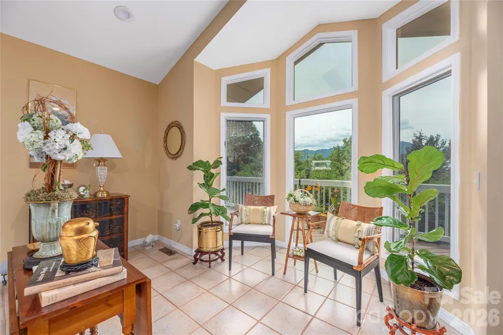 94 Oakcrest Lane Waynesville, NC 28786