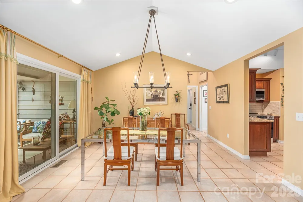 94 Oakcrest Lane Waynesville, NC 28786