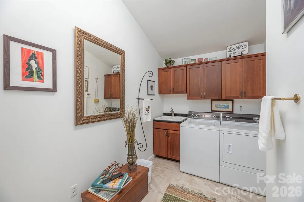 94 Oakcrest Lane Waynesville, NC 28786