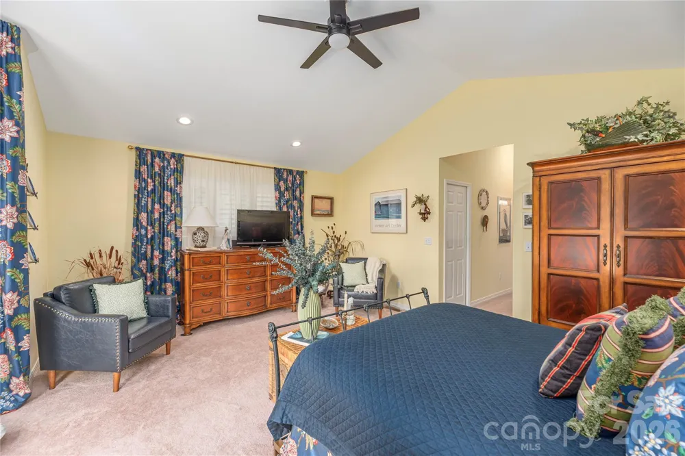 94 Oakcrest Lane Waynesville, NC 28786