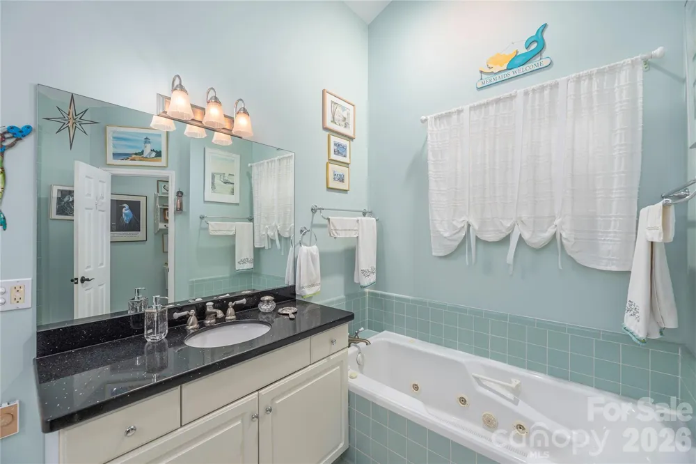 94 Oakcrest Lane Waynesville, NC 28786