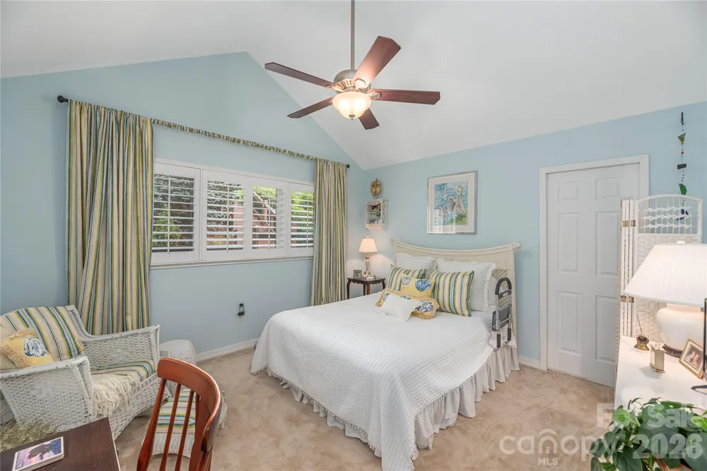 94 Oakcrest Lane Waynesville, NC 28786