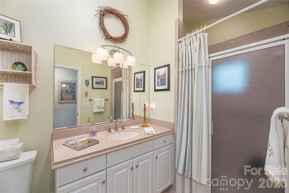 94 Oakcrest Lane Waynesville, NC 28786