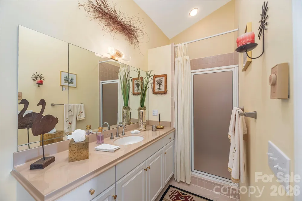 94 Oakcrest Lane Waynesville, NC 28786
