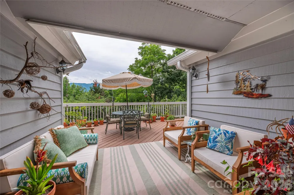 94 Oakcrest Lane Waynesville, NC 28786
