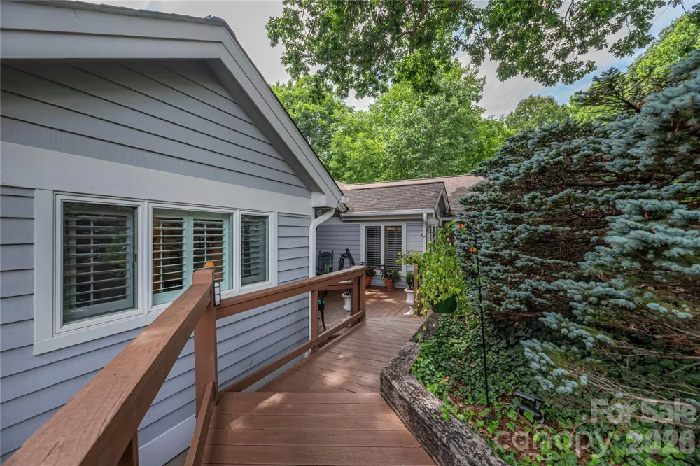 94 Oakcrest Lane Waynesville, NC 28786