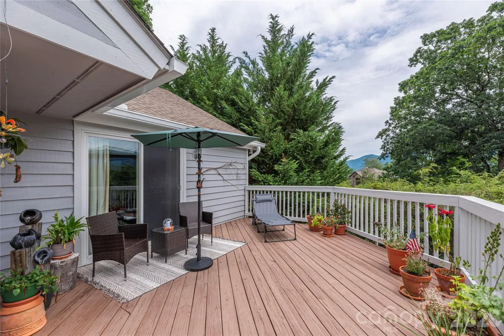 94 Oakcrest Lane Waynesville, NC 28786