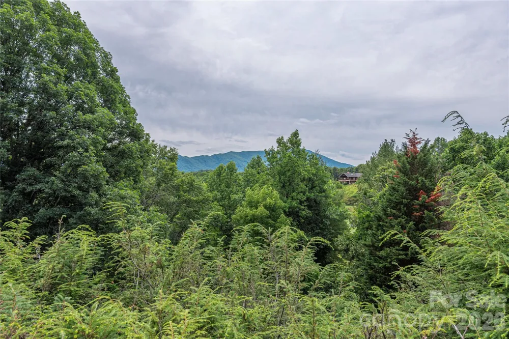 94 Oakcrest Lane Waynesville, NC 28786