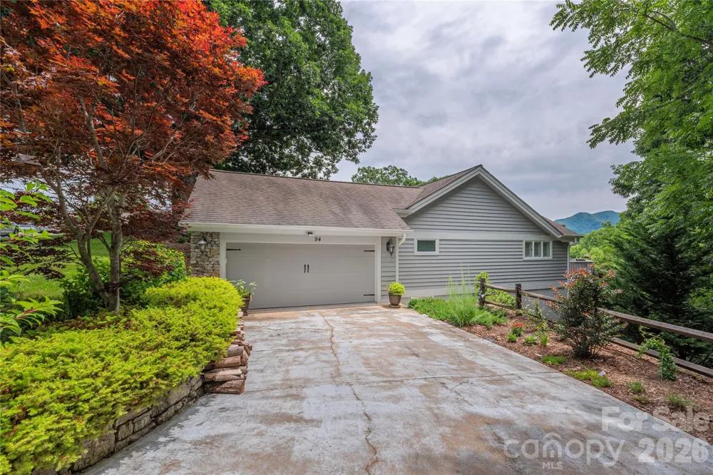 94 Oakcrest Lane Waynesville, NC 28786