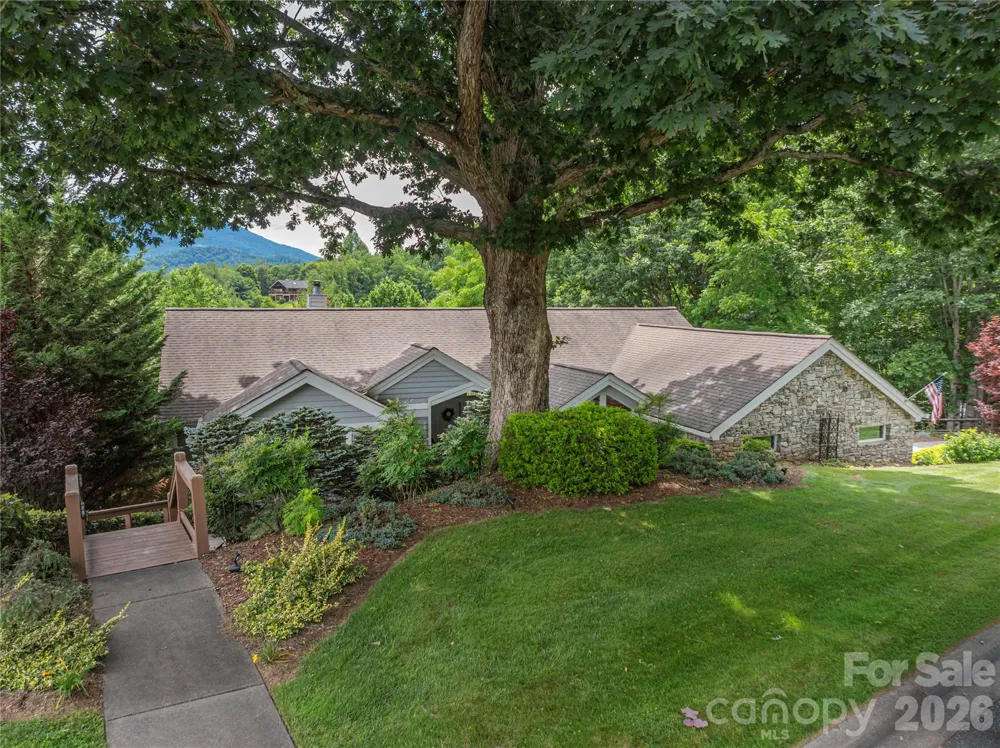 94 Oakcrest Lane Waynesville, NC 28786