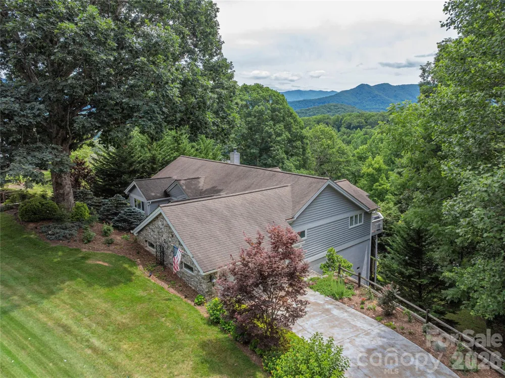 94 Oakcrest Lane Waynesville, NC 28786