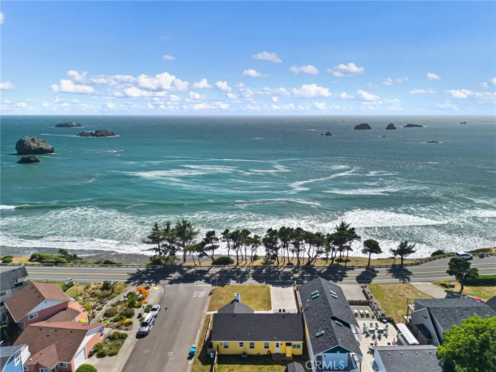 424 Pebble Beach Crescent City, CA 95531